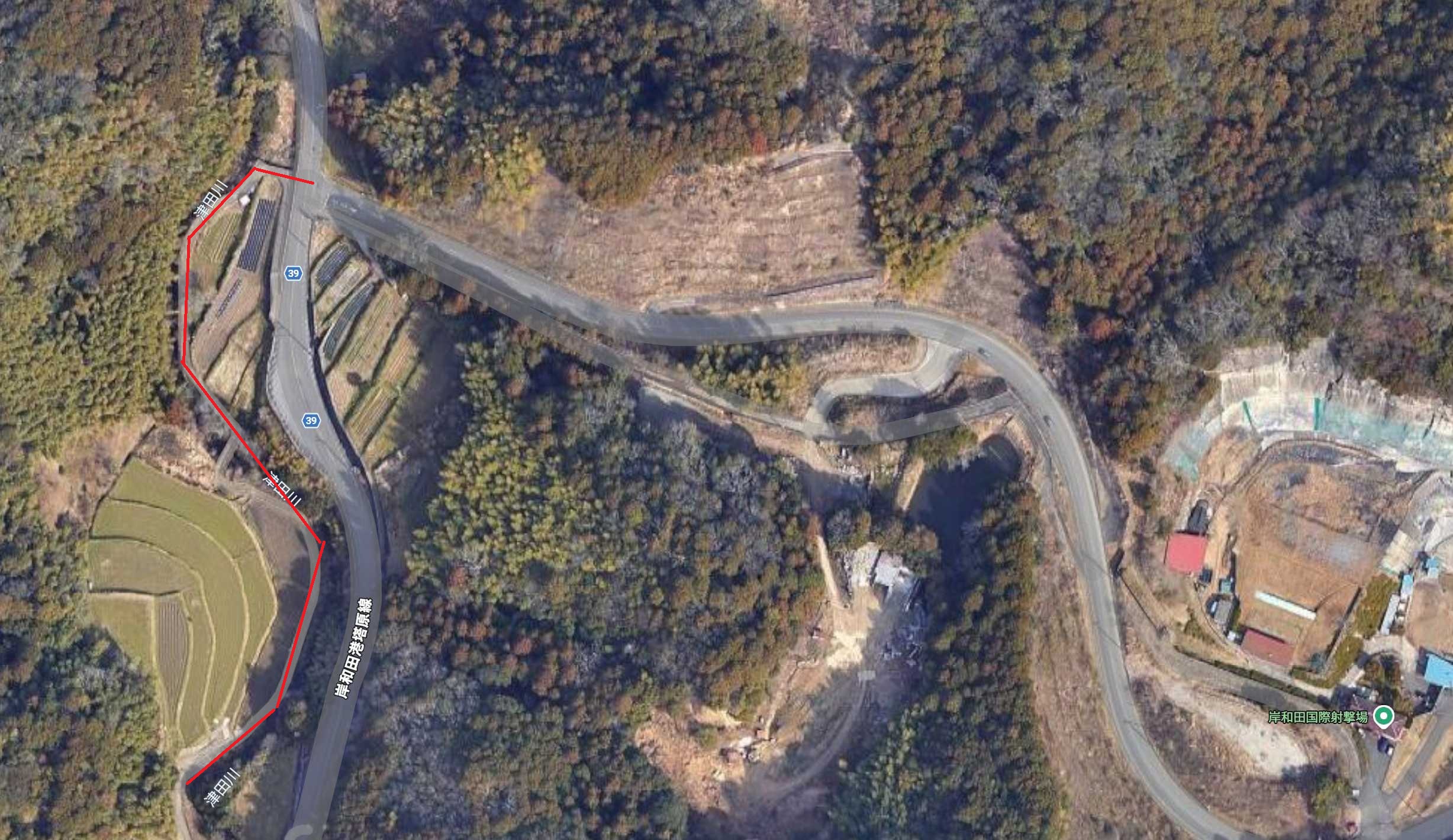 相川町から国際射撃場方面へ向かう津田川沿いの蛍遊歩道