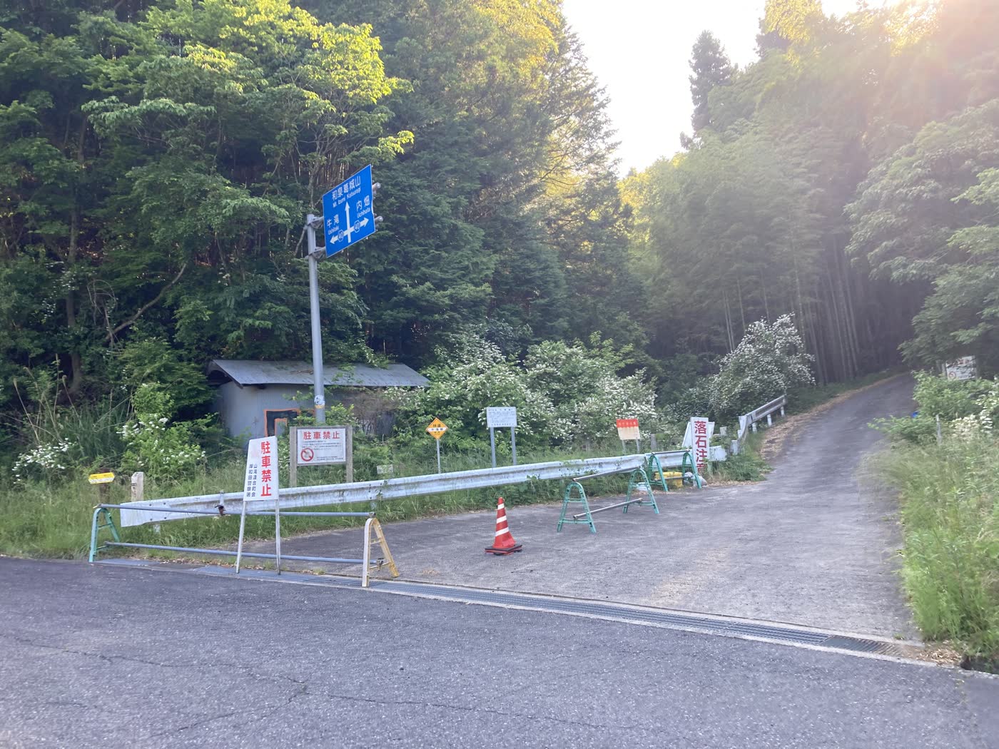 牛滝温泉 四季まつり前にある大沢町方面から和泉葛城山へ上がる入口