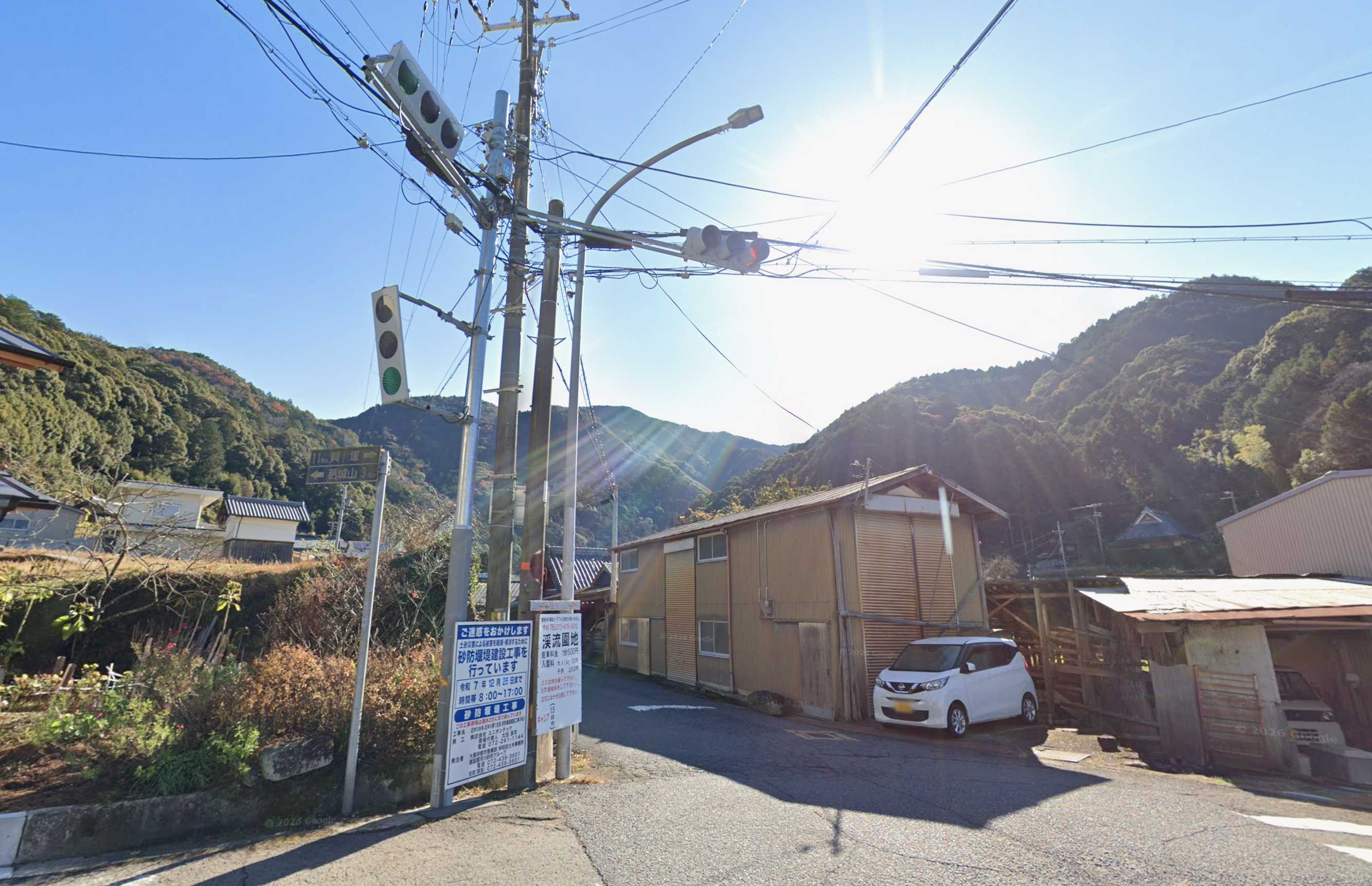 貝塚の蕎原方面から和泉葛城山へ向かう入口の信号
